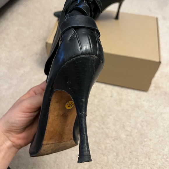 Manolo Blahnik stiletto booties - Picture 5 of 9